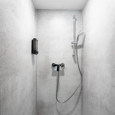 2 - 5 Guests - Ground Floor - Modern *
