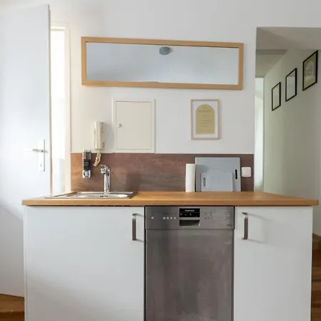 2 - 5 Guests - Ground Floor - Modern