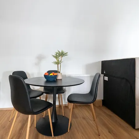 2 - 5 Guests - Ground Floor - Modern