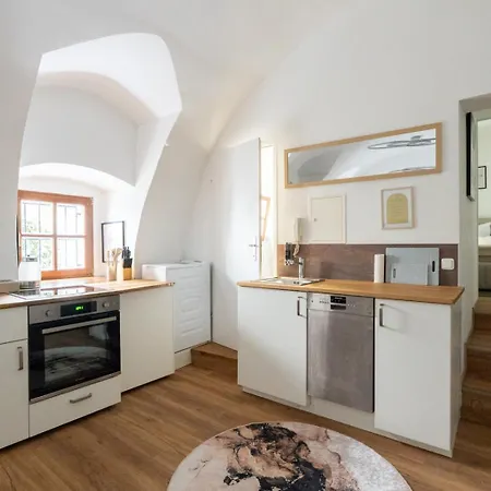 2 - 5 Guests - Ground Floor - Modern