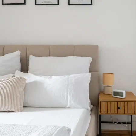 2 - 5 Guests - Ground Floor - Modern